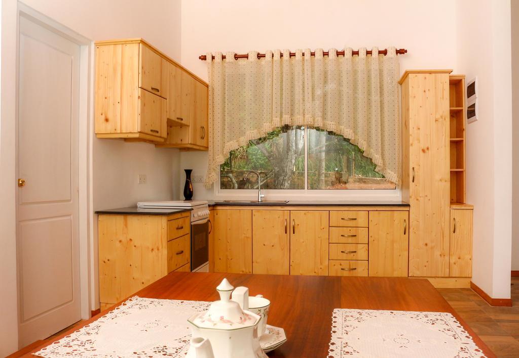 Bee View Home Stay Канди Екстериор снимка